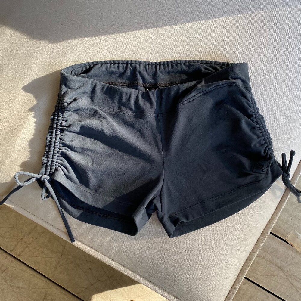 Stonewear Designs Short Fitted Side Ruched Yoga Shorts Sz M Blue-Gray